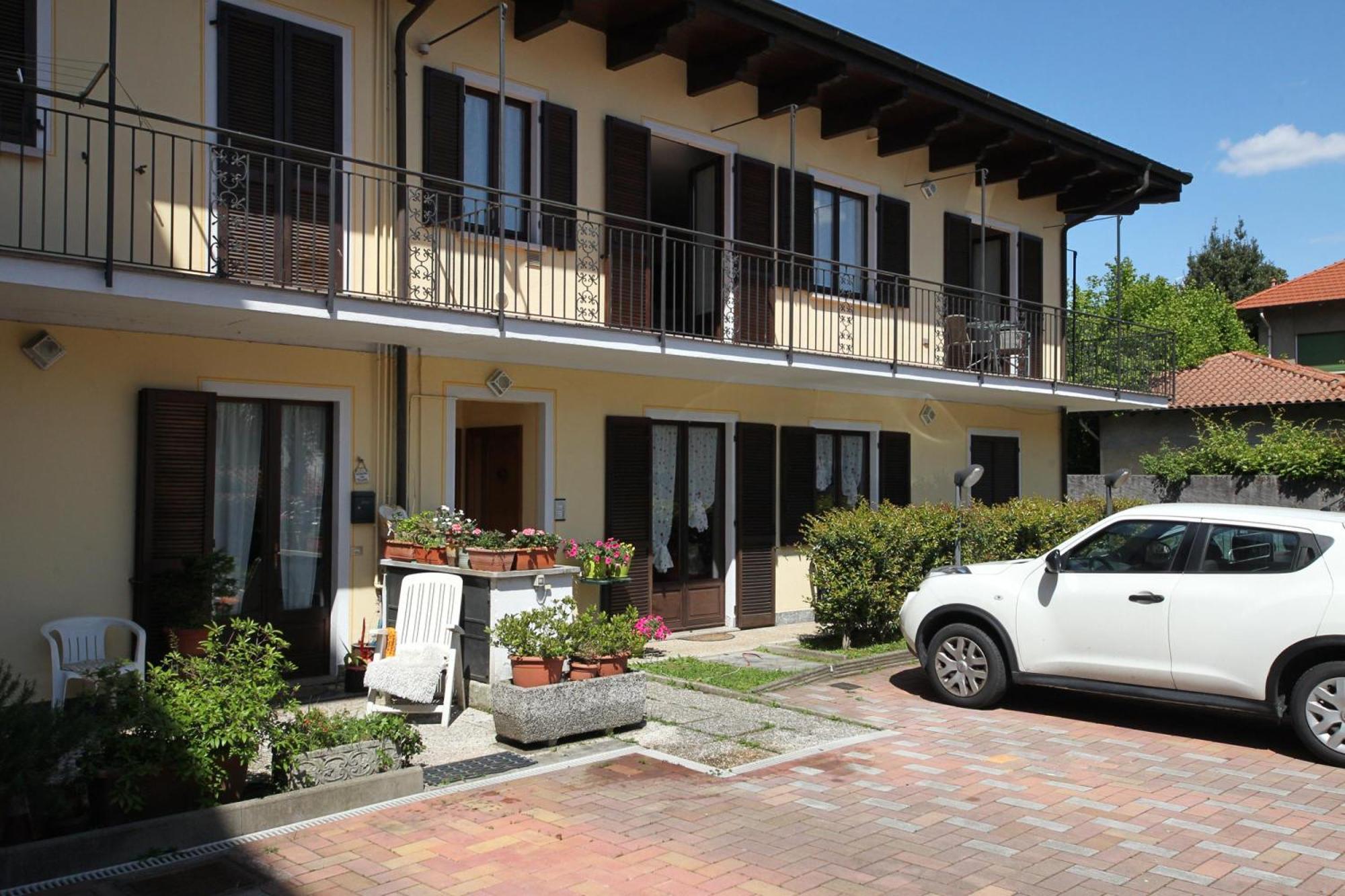 Petalo Bianco 100M From Lake - Happy Rentals Бавено Экстерьер фото